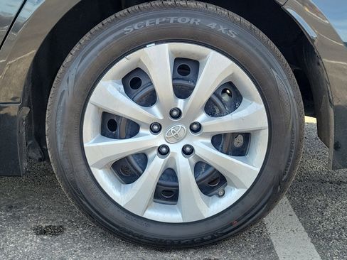 Used 2022 Toyota Corolla LE image 5