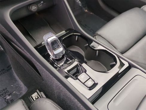 Used 2023 Volvo XC40 B5 Ultimate w/ Protection Package Premier image 25