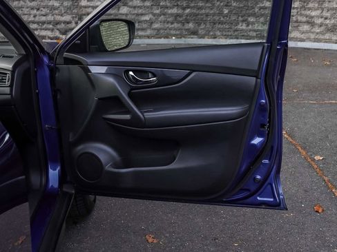 Used 2017 Nissan Rogue SV w/ SV Premium Package image 14