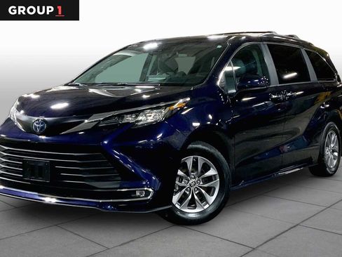 Used 2023 Toyota Sienna XLE w/ XLE Plus Package AWD/4WD image 1