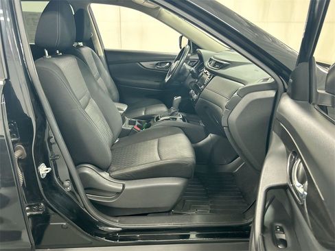 Used 2019 Nissan Rogue SV image 22