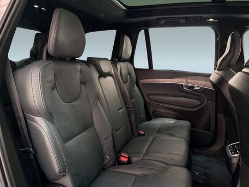 Used 2023 Volvo XC90 B6 Ultimate w/ Lounge Package image 22