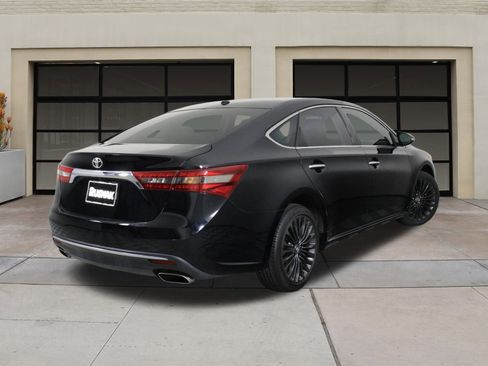 Used 2017 Toyota Avalon Touring image 4