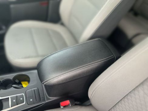 Used 2021 Ford Escape SE w/ SE Sport Appearance Package image 23