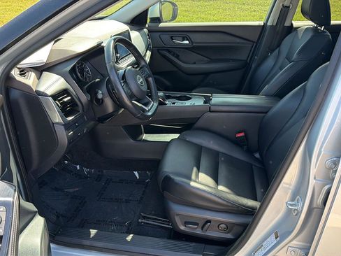 Used 2022 Nissan Rogue SV w/ SV Premium Package image 10