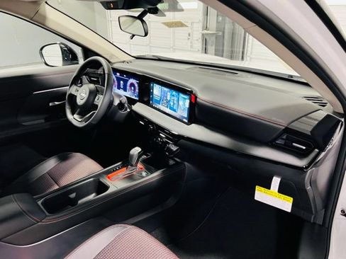 New 2026 Nissan Kicks SR FWD image 33