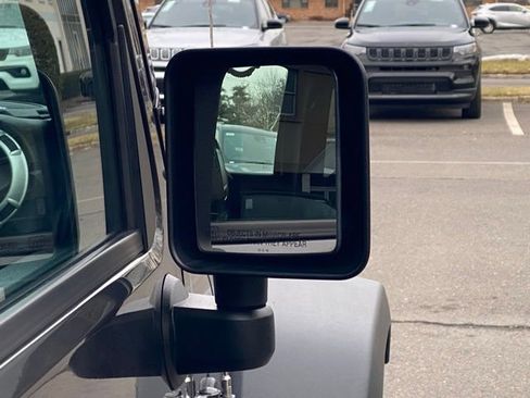 Used 2017 Jeep Wrangler Unlimited Rubicon image 15