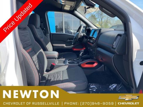 Used 2025 Nissan Frontier PRO-4X AWD/4WD image 24