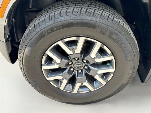 Used 2024 Nissan Frontier SL w/ Technology Package image 31