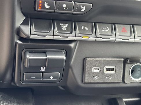 Used 2022 Chevrolet Silverado 2500 LTZ w/ LTZ Plus Package image 39