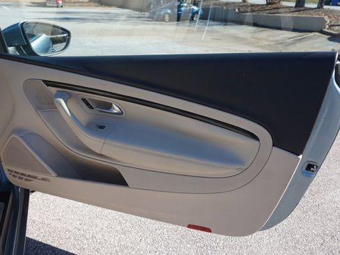 Used 2013 Volkswagen Eos Executive FWD image 23