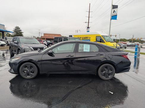 Used 2022 Hyundai Elantra SEL w/ Convenience Package FWD image 8