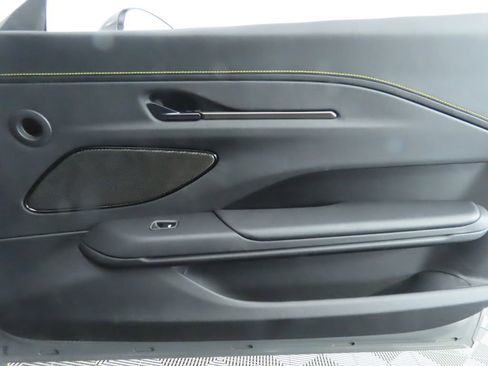 Used 2025 Aston Martin V8 Vantage Coupe image 24