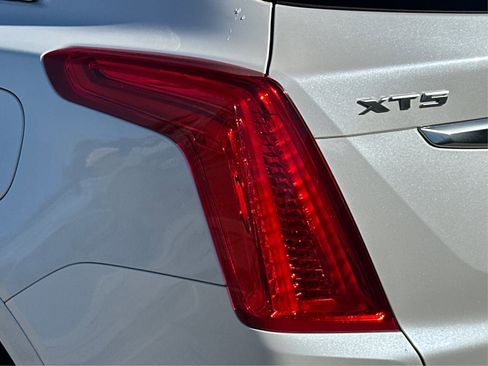 Used 2018 Cadillac XT5 Luxury w/ Driver Awareness Package image 31