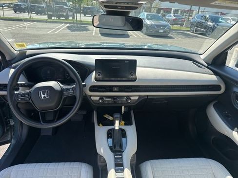 Used 2024 Honda HR-V LX image 15