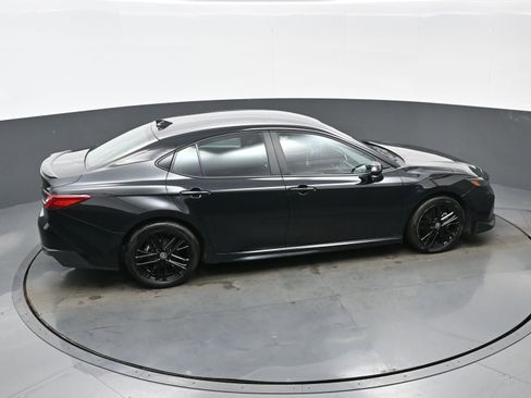 Used 2025 Toyota Camry SE image 39