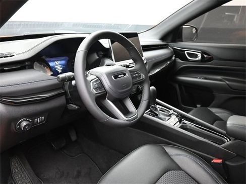 New 2026 Jeep Compass Latitude image 12