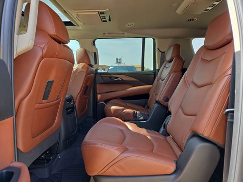 Used 2020 Cadillac Escalade ESV Premium Luxury w/ LPO, Radiant Package AWD/4WD image 13