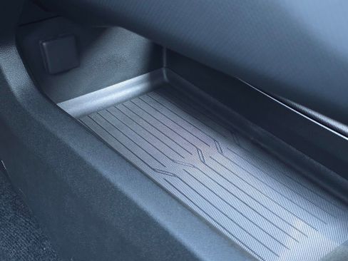 New 2026 Chevrolet Equinox EV LT w/ LPO, Blackout Package image 28