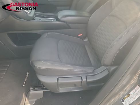 Used 2022 Nissan Pathfinder S image 27