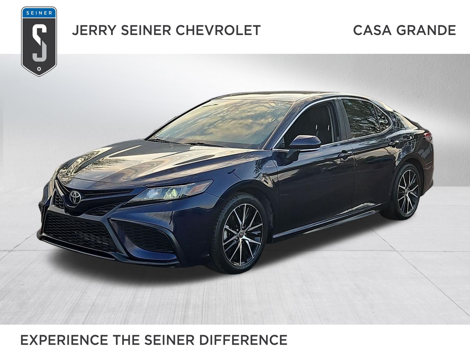 Used 2021 Toyota Camry SE FWD image 1