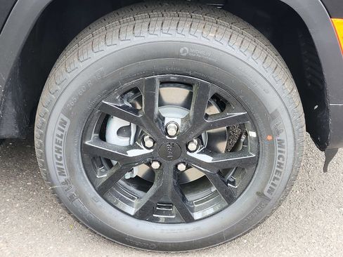 New 2026 Jeep Grand Cherokee Altitude AWD/4WD image 5