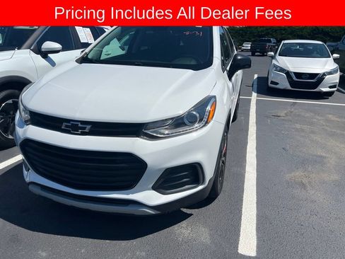 Used 2020 Chevrolet Trax LT w/ Redline Edition FWD image 3
