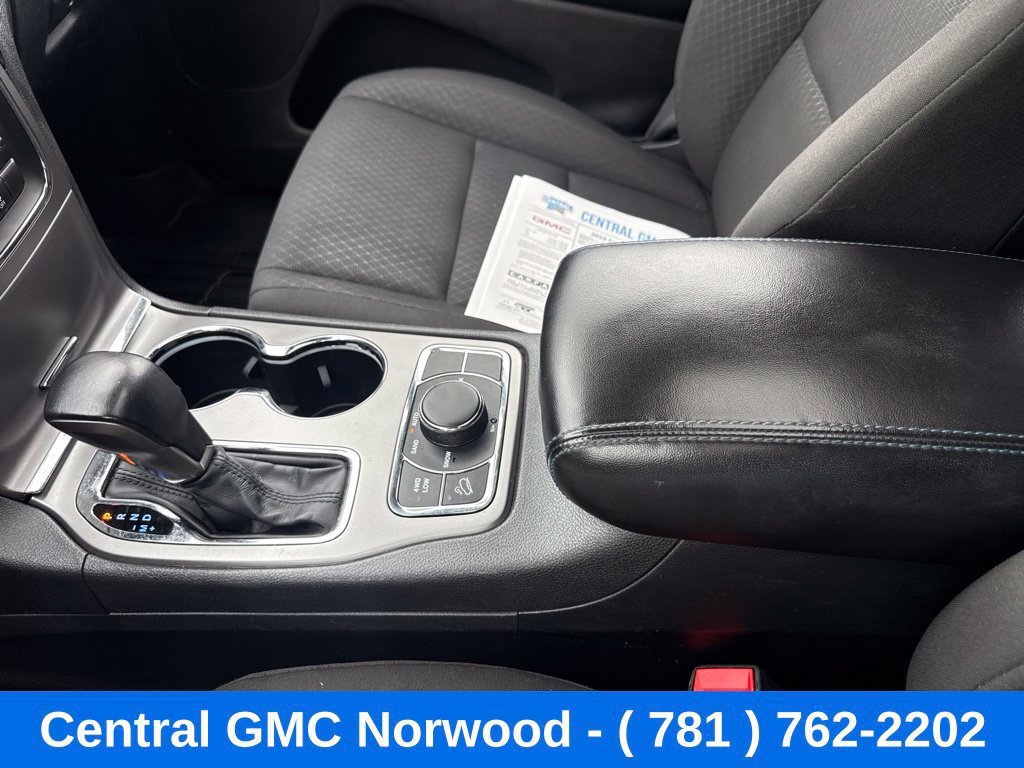 Used 2019 Jeep Grand Cherokee Laredo AWD/4WD image 19