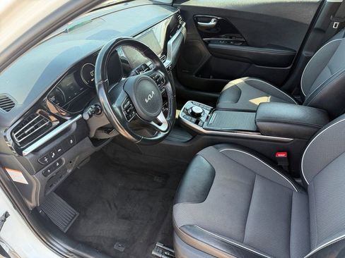 Used 2022 Kia Niro EX FWD image 9