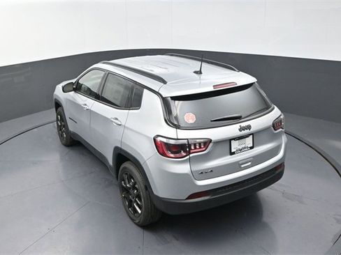 New 2026 Jeep Compass Latitude image 13