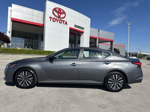 Used 2025 Nissan Altima 2.5 SV FWD image 8