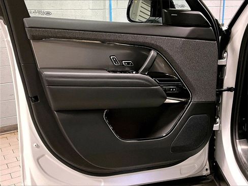 Used 2023 Land Rover Range Rover Sport SE image 28