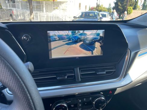 Used 2025 Chevrolet Trax LT image 17