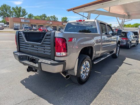 Used 2012 GMC Sierra 2500 Denali w/ Suspension Package, Off-Road AWD/4WD image 8