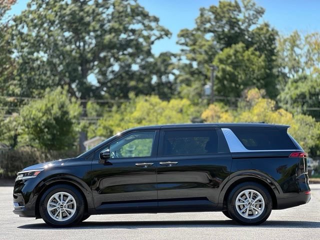 Used 2022 Kia Carnival LX FWD image 8