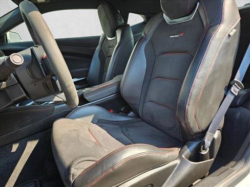 Used 2022 Chevrolet Camaro ZL1 RWD image 16