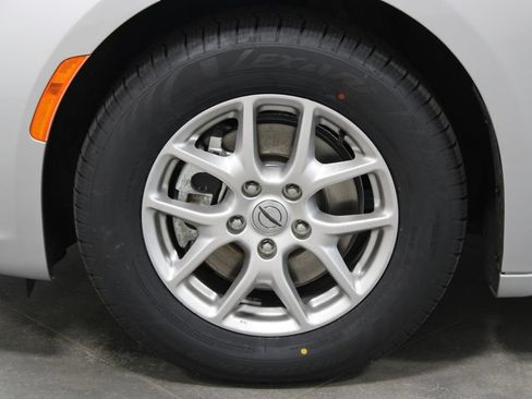 Used 2024 Chrysler Pacifica Touring-L FWD image 18