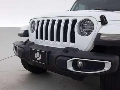 Used 2018 Jeep Wrangler Unlimited Sahara AWD/4WD image 16