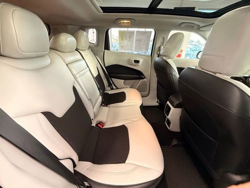 Used 2018 Jeep Compass Latitude w/ Popular Equipment Group image 17