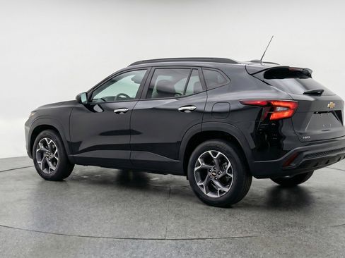 Used 2025 Chevrolet Trax LT FWD image 6