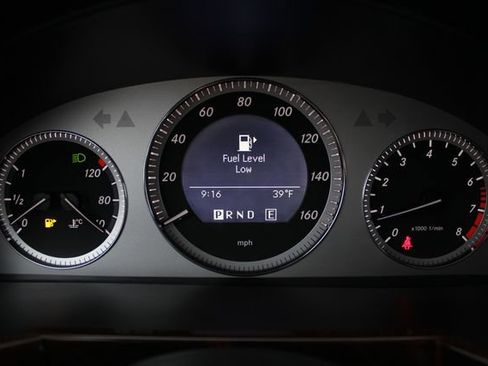 Used 2011 Mercedes-Benz GLK 350 4MATIC image 25