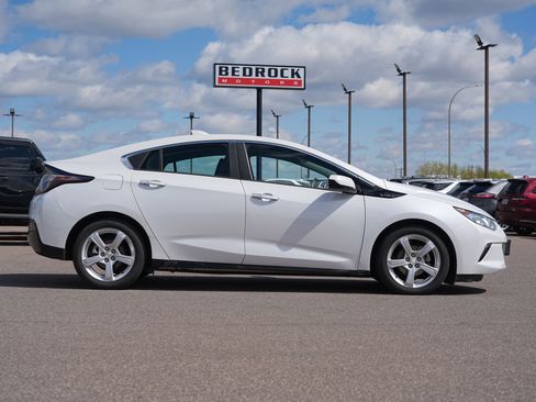 Used 2017 Chevrolet Volt LT w/ Comfort Package FWD image 2