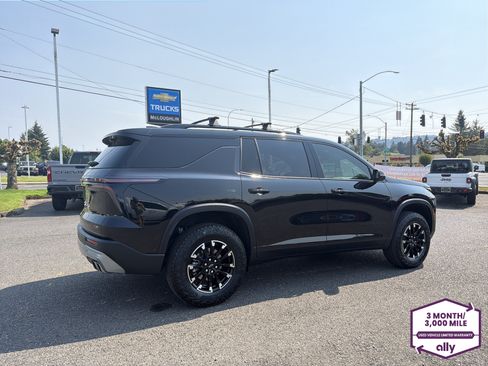 Used 2025 Chevrolet Traverse Z71 w/ Enhanced Driving Package AWD/4WD image 6