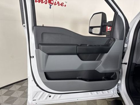 New 2026 Ford F250 XL w/ XL Chrome Package image 15