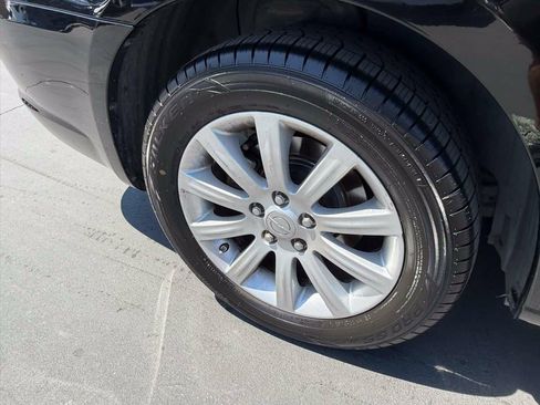 Used 2012 Chrysler 200 Touring FWD image 18