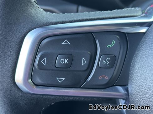 Used 2025 Jeep Wrangler Sahara image 30