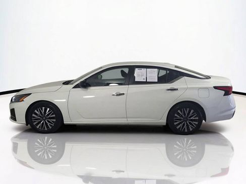 Used 2025 Nissan Altima 2.5 SV FWD image 8