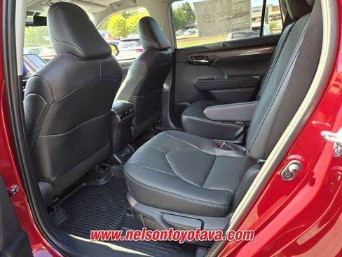 New 2026 Toyota Highlander Platinum AWD/4WD image 8