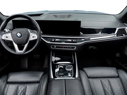 Used 2023 BMW X7 xDrive40i w/ Premium Package AWD/4WD image 4