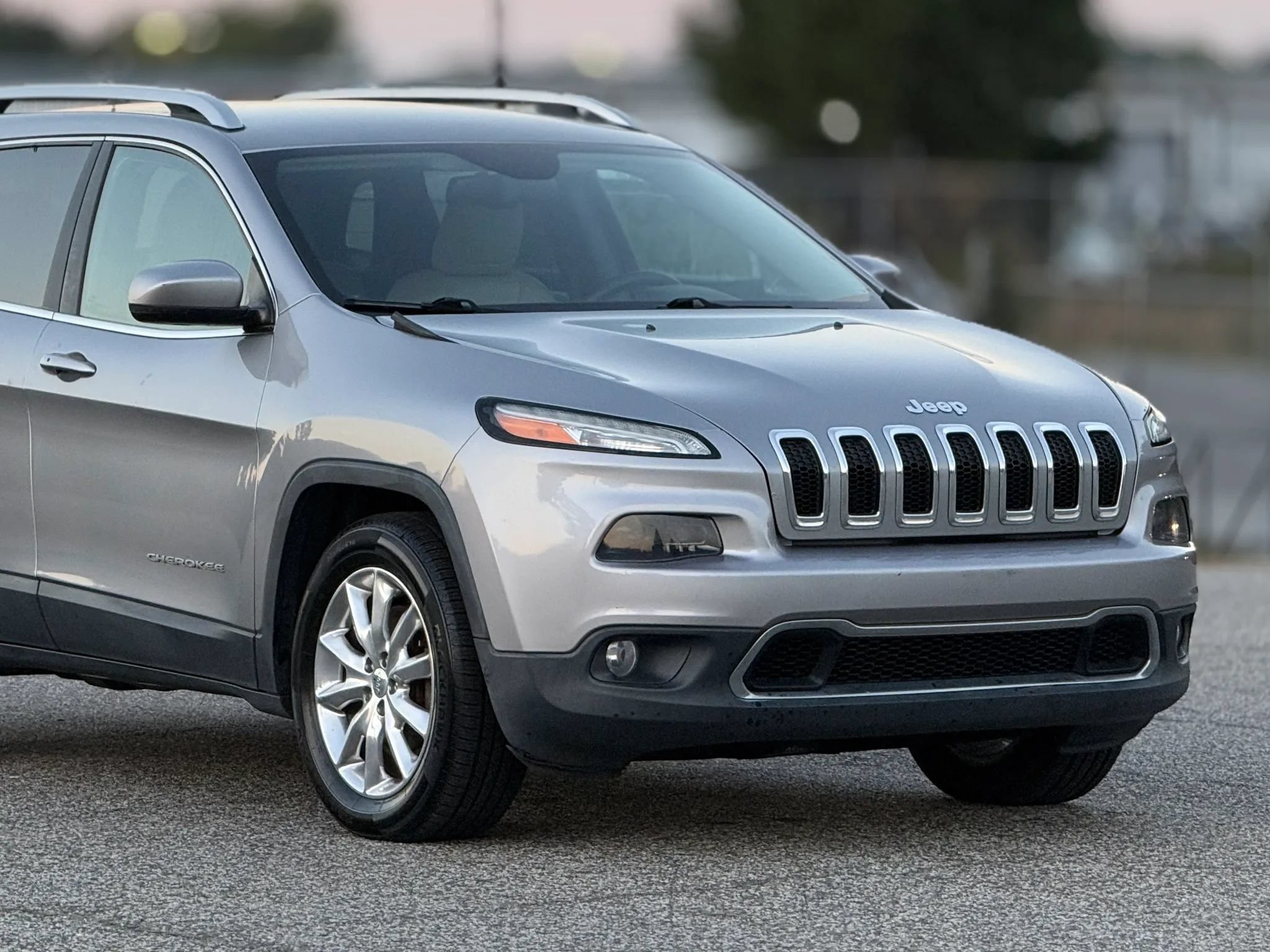 Used 2016 Jeep Cherokee Limited w/ Trailer Tow Group AWD/4WD image 15